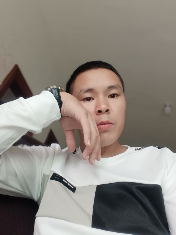 冷漠的第一张照片--南安婚介网