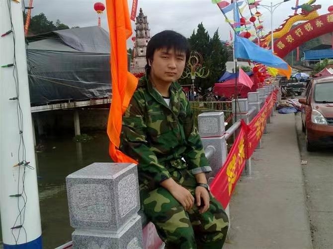 如影随形的第二张照片--南安婚介网